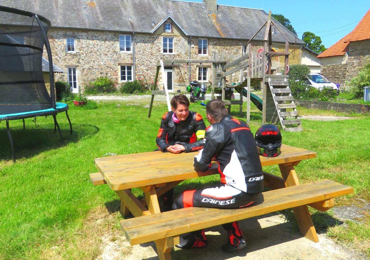 La Synchronicite - Chambres D'Hotes Saint-Sauveur-Villages エクステリア 写真
