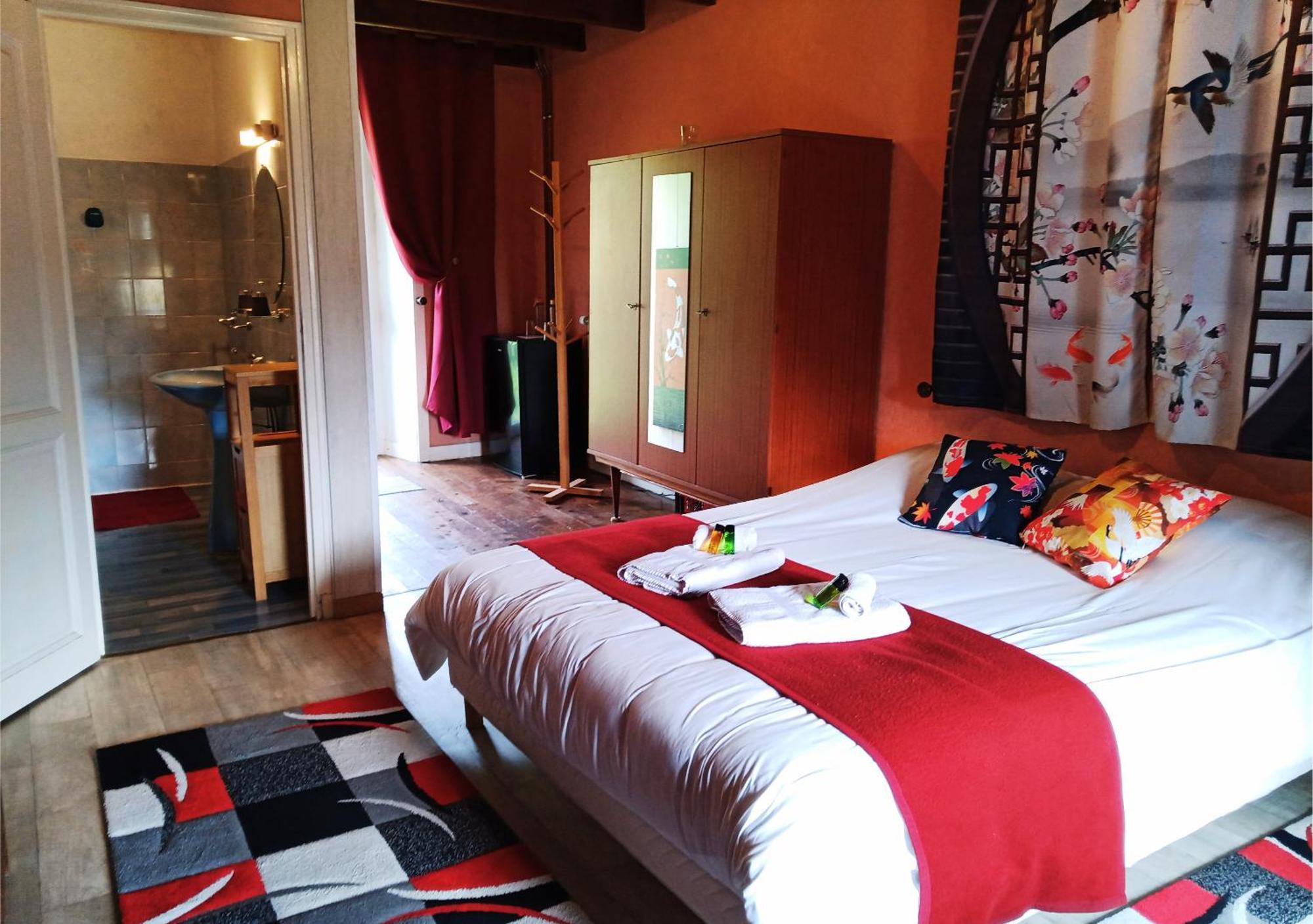 La Synchronicite - Chambres D'Hotes Saint-Sauveur-Villages エクステリア 写真