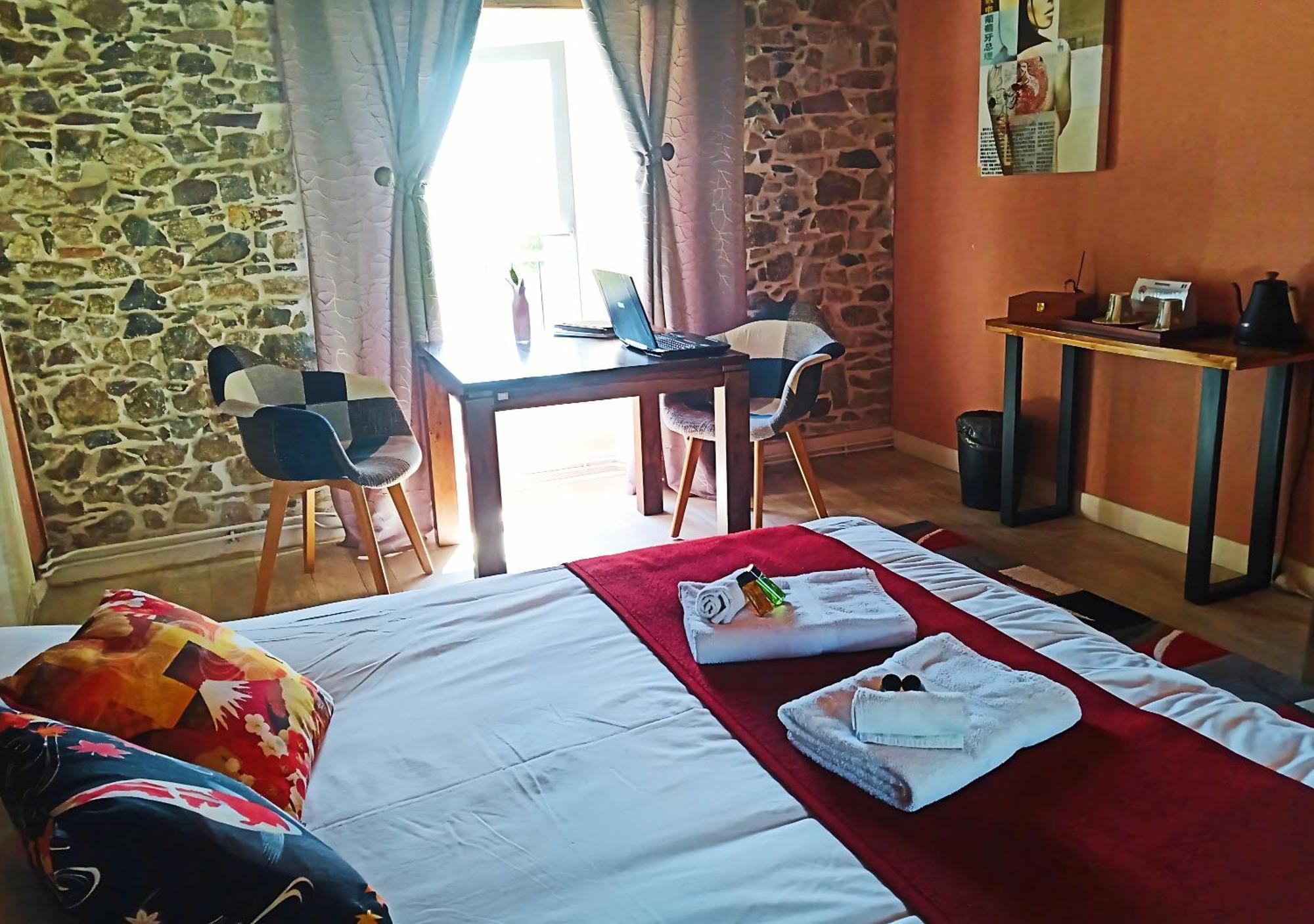 La Synchronicite - Chambres D'Hotes Saint-Sauveur-Villages エクステリア 写真